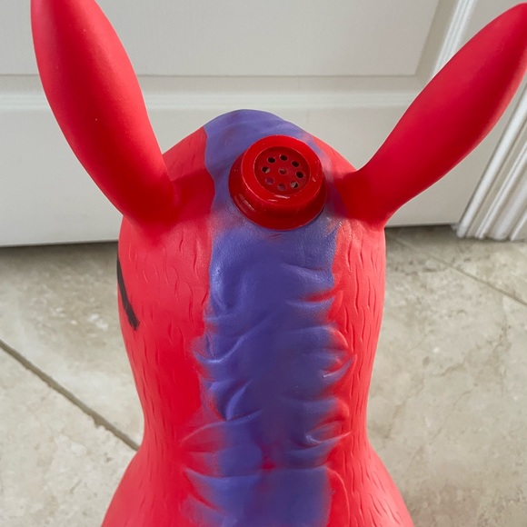 Bouncing horse with squeaker - Picture 4 of 5
